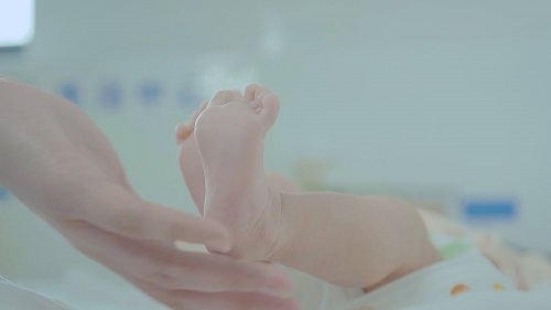 輸卵管堵塞有積水能做試管嗎？怎么解決？
